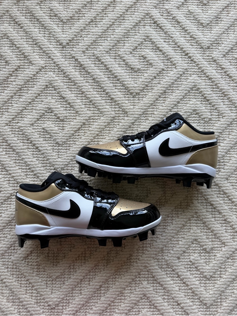 Nike Men's Black, White, & Gold Baseball Cleats